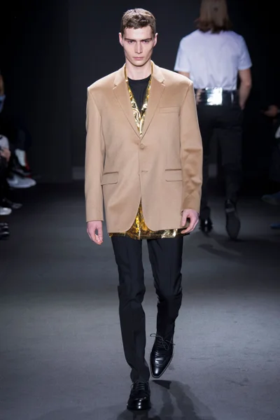 Look 12